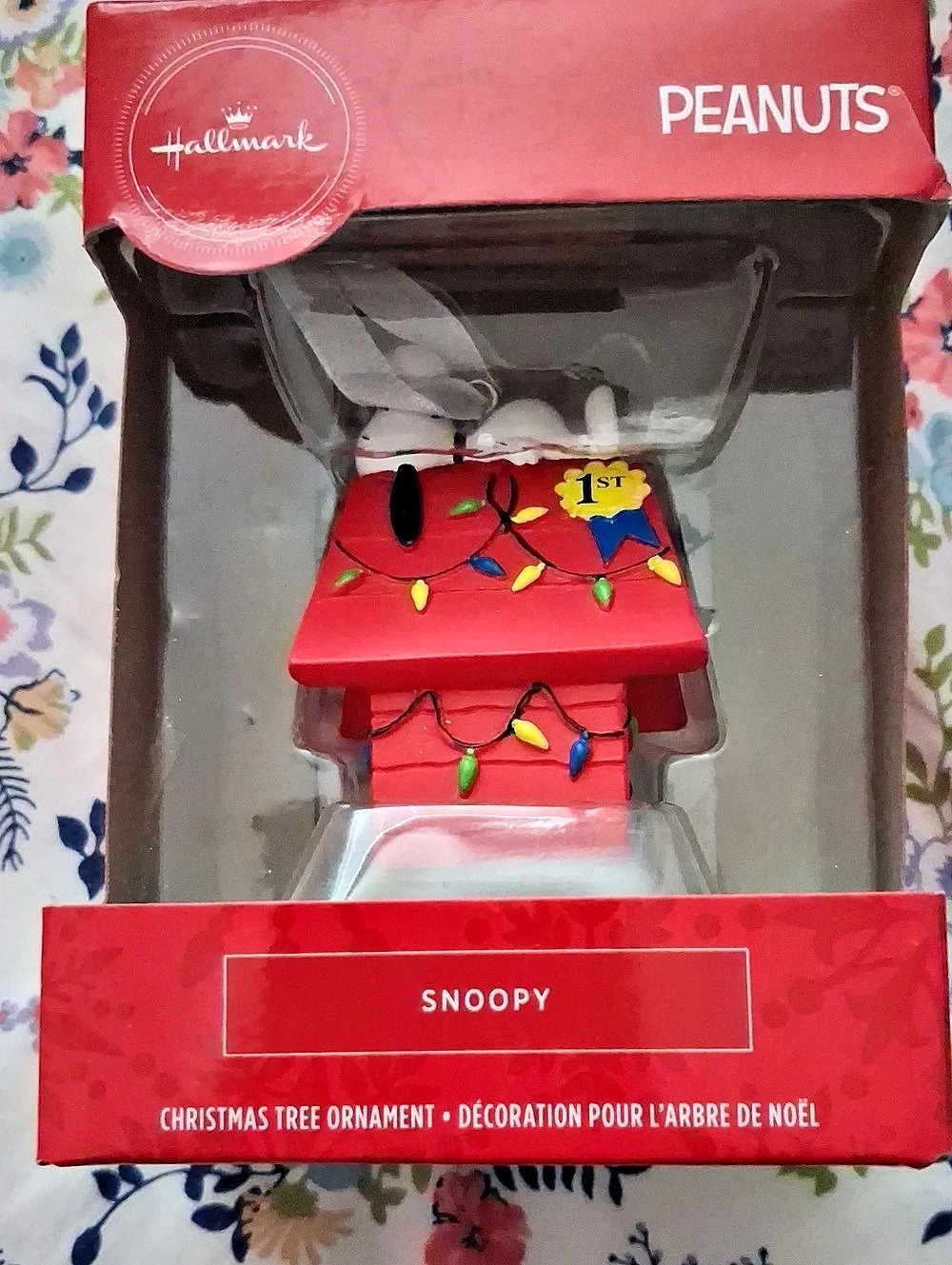 BNIB Hallmark Peanuts Snoopy on Holiday Doghouse Christmas Ornament